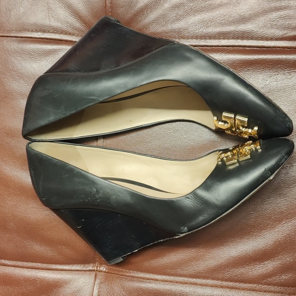 Tory Burch Black raleigh Logo Leather Wedge Pumps Size 9 - Picture 8 of 12